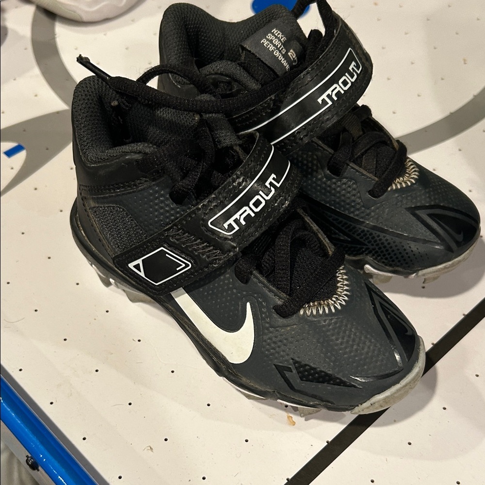 Nike Kids Black and White Mike trout baseball cleats
